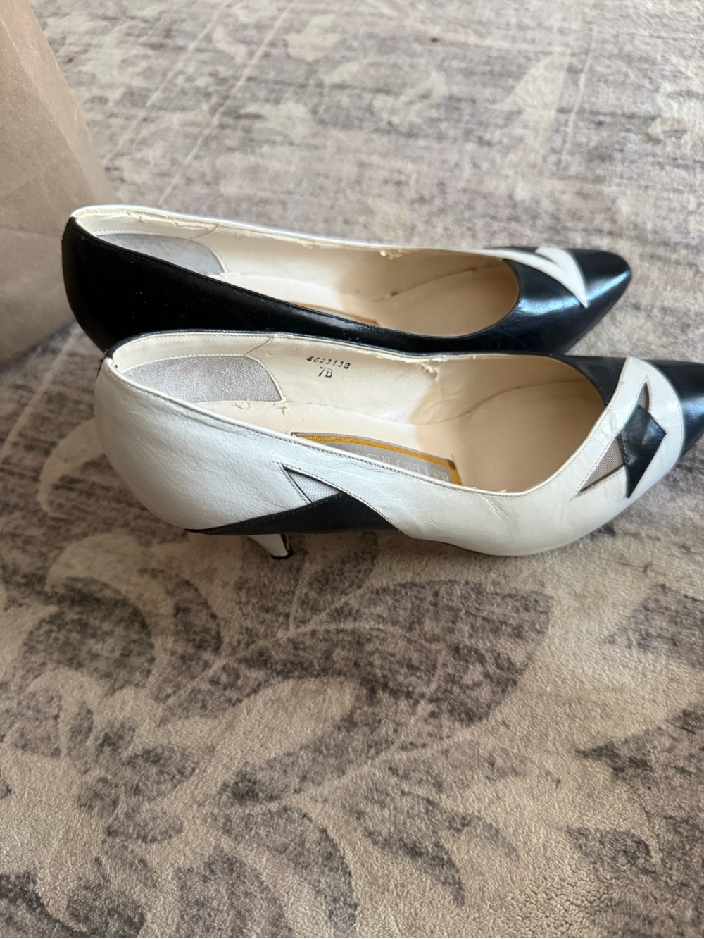 Andrew Geller Black and White Star Accent Kitten Heel Pumps